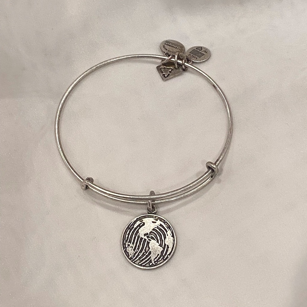 💙Alex and Ani bracelet with world charm